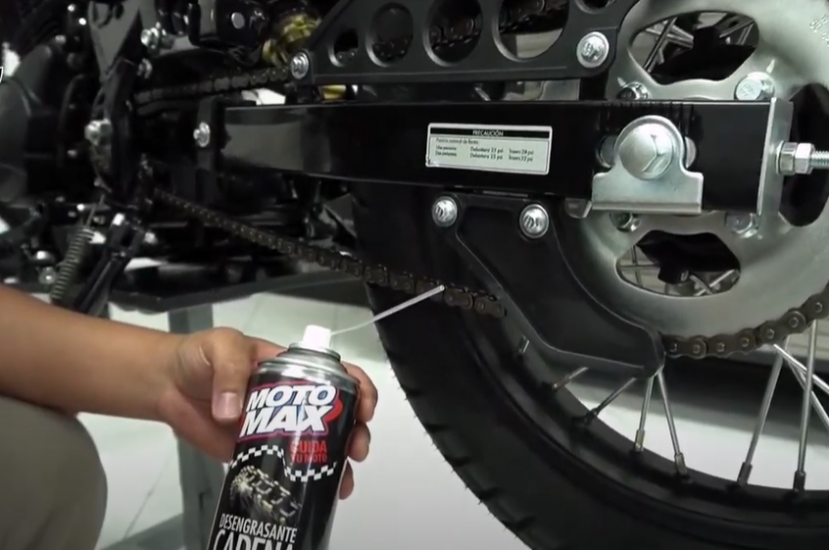 ¿Cómo realizar mantenimiento al kit de arrastre de tu moto?